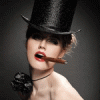 Девушка в цилиндре с дымящей сигарой