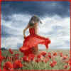 Девушка в красном на маковом поле