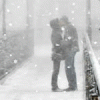 Зимний поцелуй на мосту